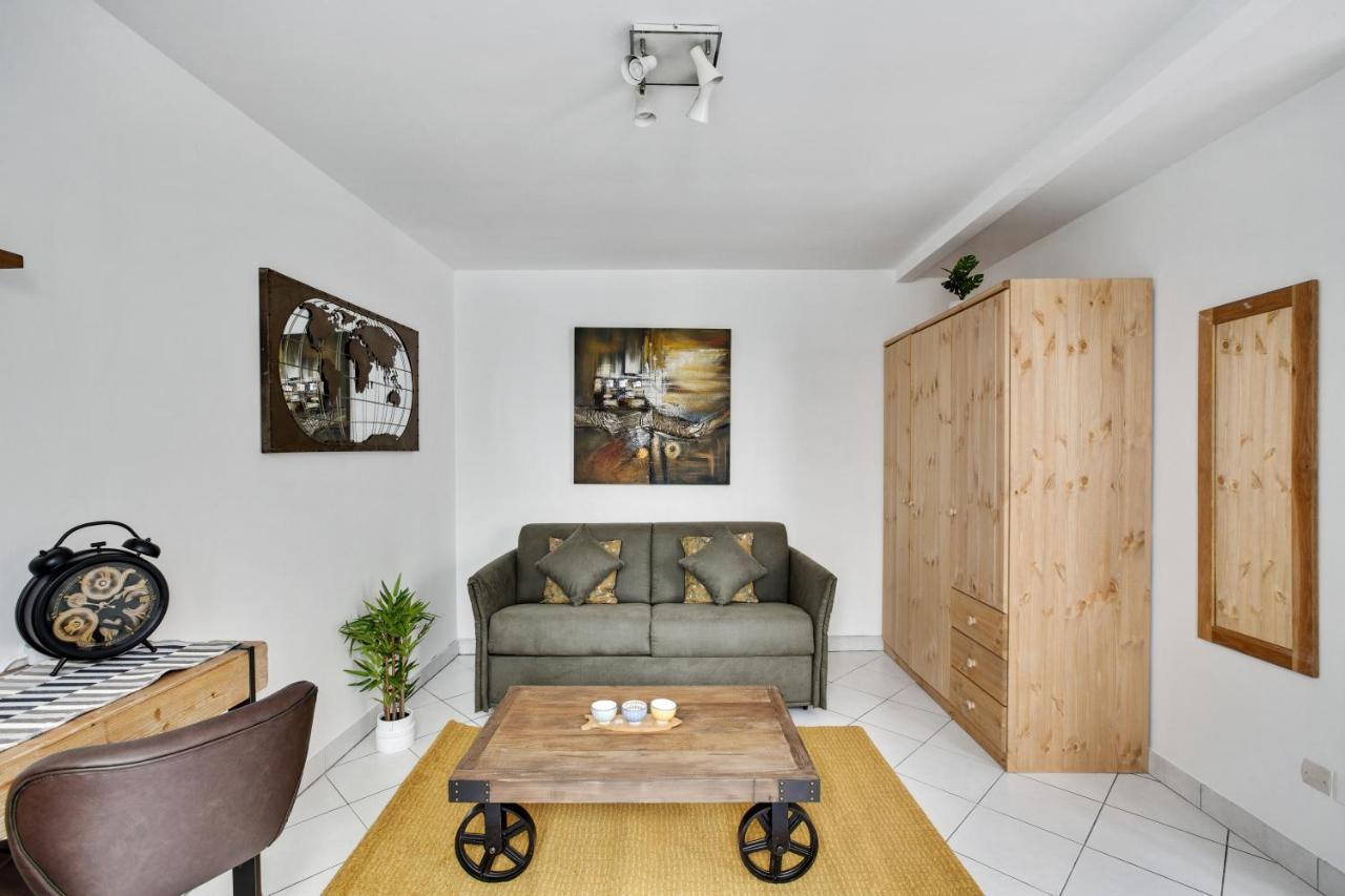 Chic Studio With Terrace Downtown * Parijs